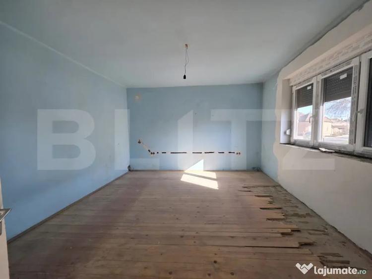 Casă cu 5 camere cu Teren 500 Mp în Titulescu