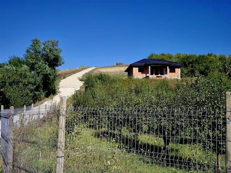 Casă cu 5 camere cu Teren 538 Mp în Bârnova