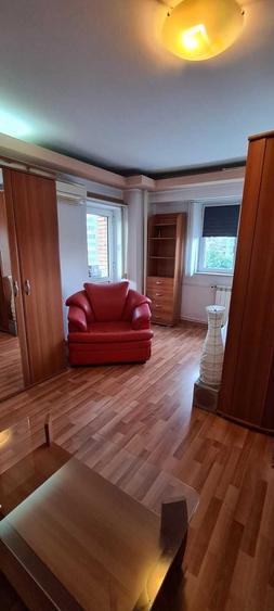 Garsonieră decomandată în Muncii