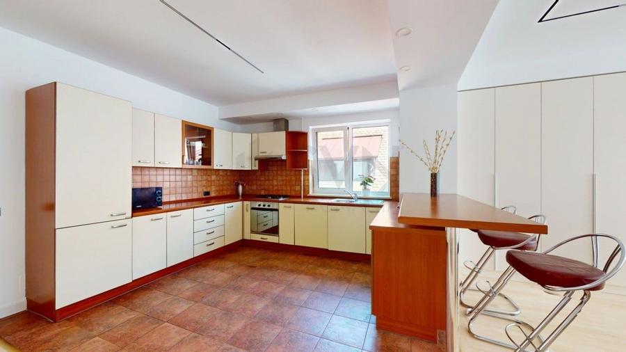 Apartament cu 3 camere semidecomandat, mobilat în Aviatorilor