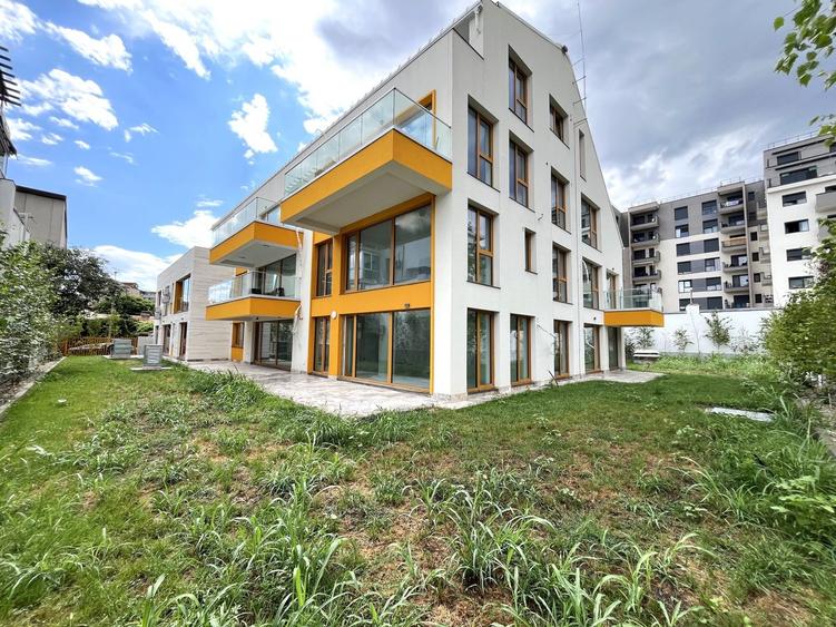 Apartament cu 4 camere semidecomandat în Domenii