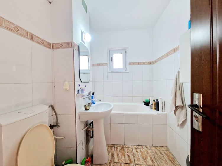 Apartament cu 4 camere decomandat, mobilat în Tomis III
