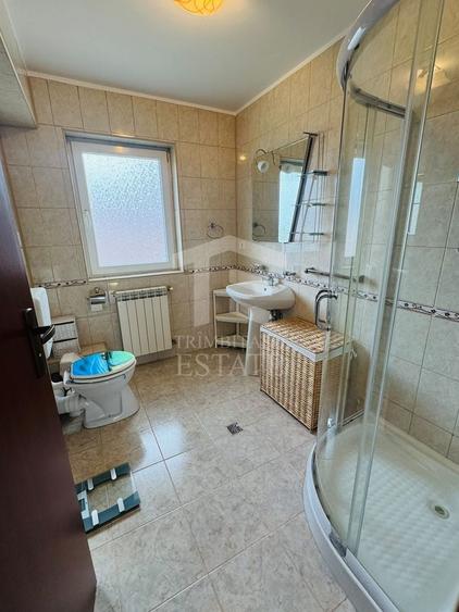 Casă individuală cu 5 camere cu Canalizare în Central