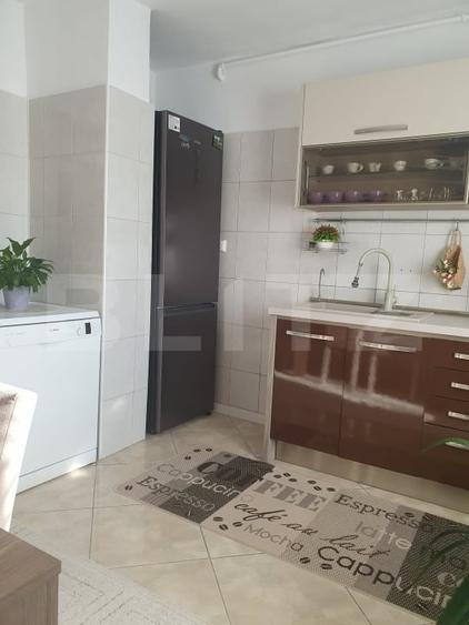 Apartament cu 4 camere decomandat, mobilat în Tudor