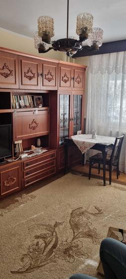 Apartament cu 3 camere decomandat în Exterior Vest