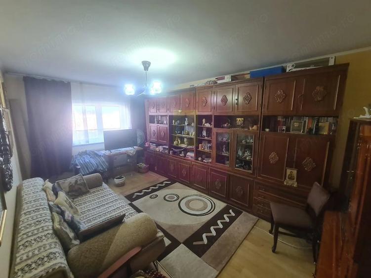 Apartament cu 3 camere decomandat în Câmpina