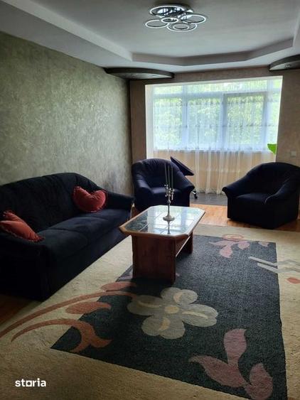 Apartament cu 3 camere semidecomandat în Central