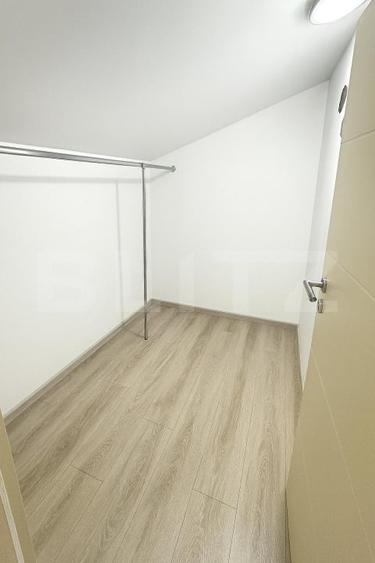 Casă individuală cu 7 camere cu Canalizare în Dumbrăvița