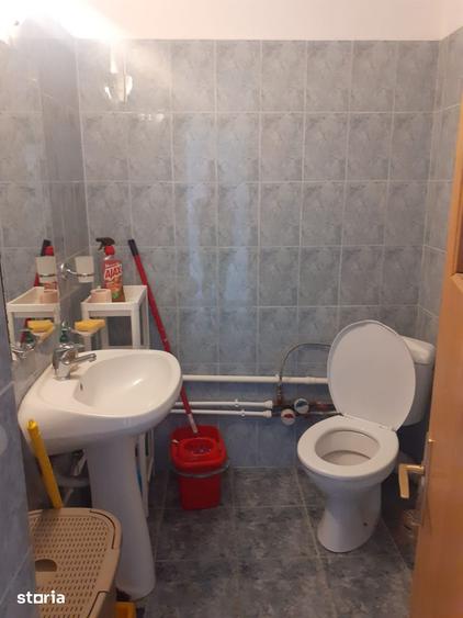 Apartament cu 3 camere semidecomandat în Pantelimon