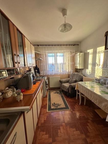 Apartament cu 4 camere decomandat în Central