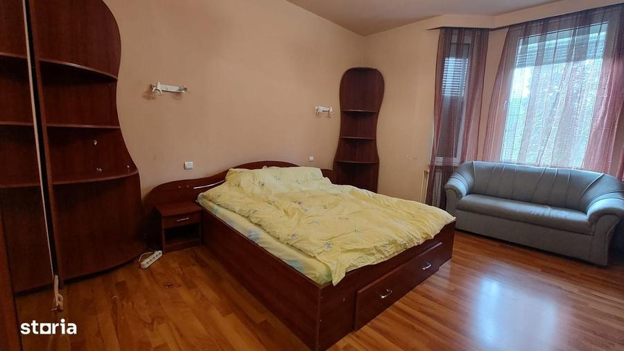 Apartament cu 3 camere în Decebal