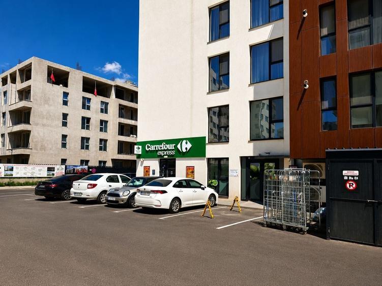 Apartament cu 2 camere semidecomandat, mobilat în Central