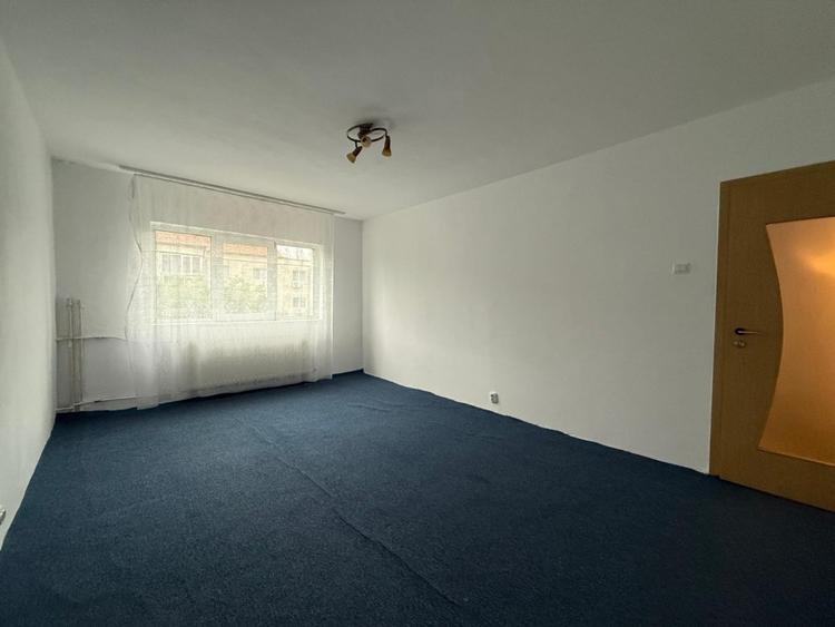 Apartament cu 2 camere decomandat în Lipovei
