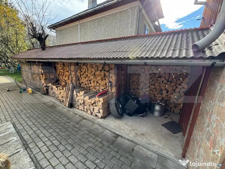 Casă cu 7 camere cu Teren 921 Mp în Central