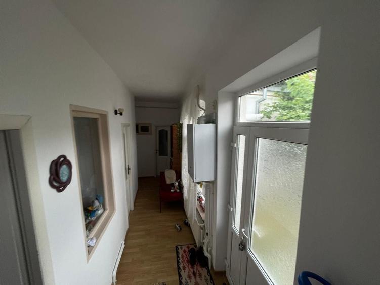 Casă cu 2 camere decomandat în Exterior Vest