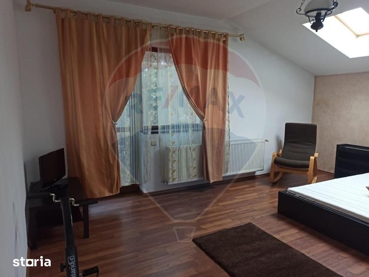 Casă cu 5 camere cu Teren 500 Mp în Brănești