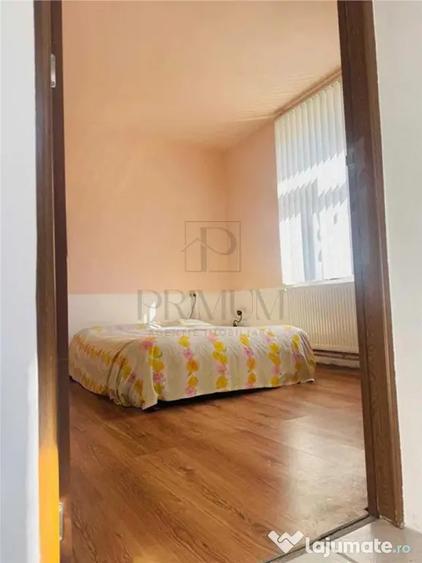 Apartament cu 3 camere decomandat, mobilat în Central