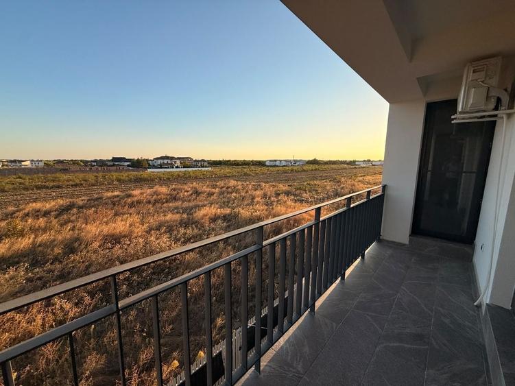 Apartament cu 3 camere semidecomandat în Tunari