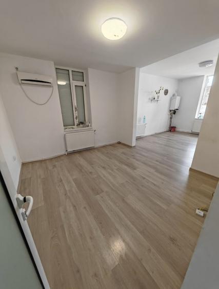 Spațiu comercial, de 84 mp, în Central