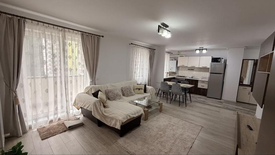 Apartament cu 2 camere decomandat în Tractorul