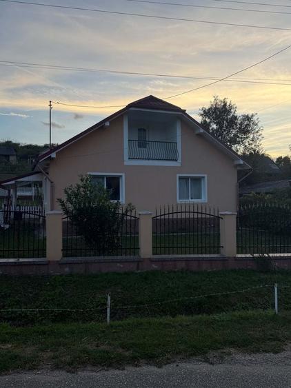 Casă cu 4 camere în Dobrin