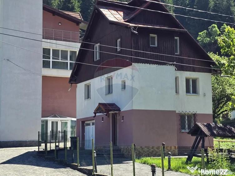 Casă cu 5 camere cu Teren 500 Mp în Moieciu
