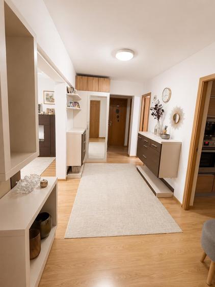 Apartament cu 4 camere decomandat în Central