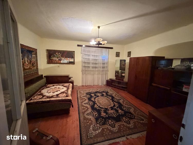 Casă cu 6 camere cu Teren 800 Mp în Central