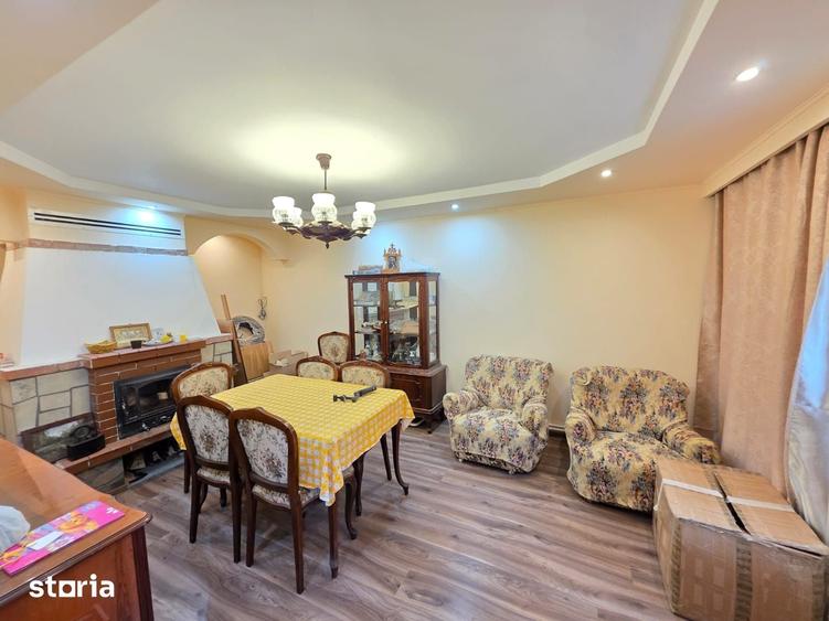 Casă cu 4 camere cu Teren 2400 Mp în Central