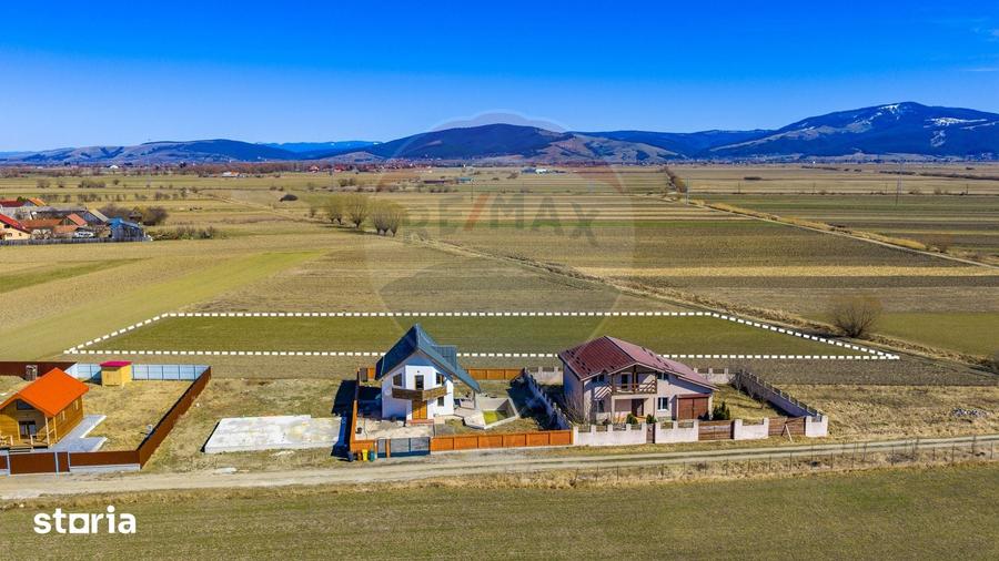 Teren de 3700 mp, în Prejmer