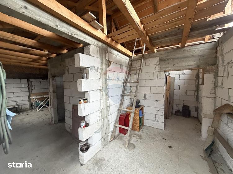 Casă cu 4 camere cu Teren 446 Mp în Răcoasa