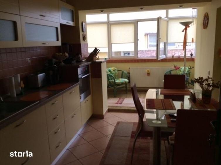 Apartament cu 3 camere decomandat în Turnișor