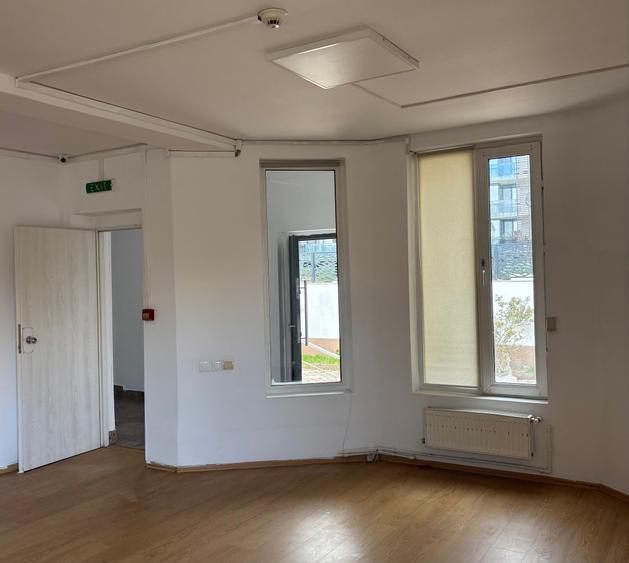 Casă individuală cu 12 camere cu Teren 520 Mp în Sisești