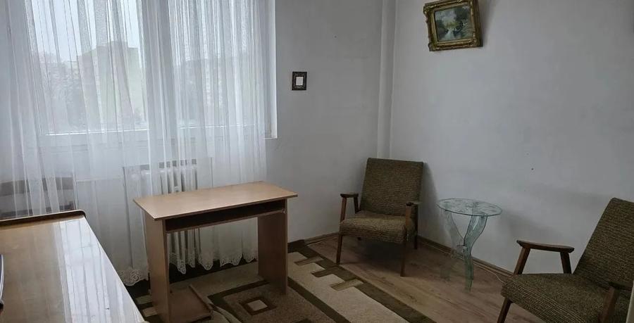 Apartament cu 3 camere semidecomandat în Drumul Taberei