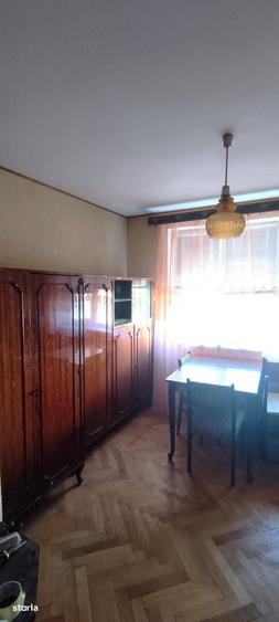 Apartament cu 3 camere decomandat în Dărmănești