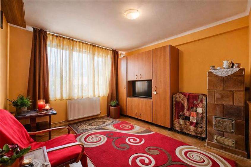 Apartament cu 2 camere decomandat în Lenin