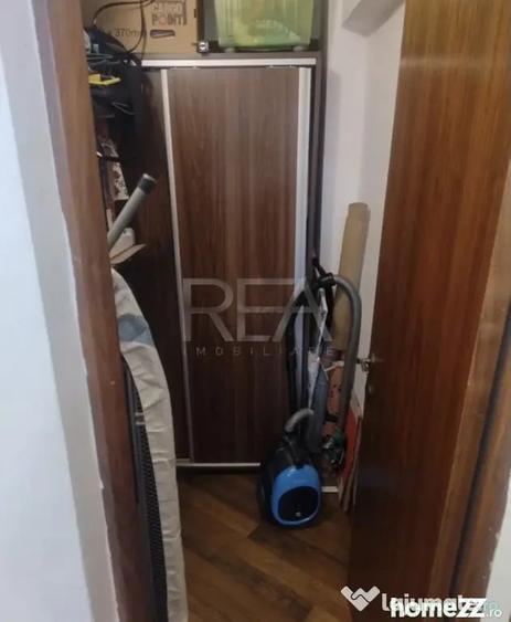 Apartament cu 3 camere semidecomandat în Drumul Sării