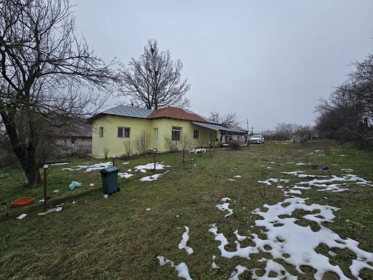 Casă individuală cu 2 camere cu Canalizare în Cartojani