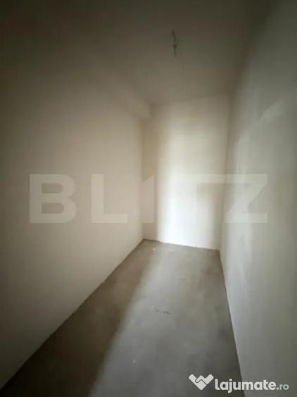 Apartament cu 3 camere semidecomandat în Soarelui