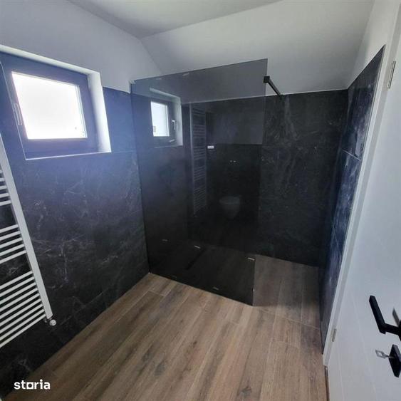 Casă individuală cu 4 camere cu Canalizare în Cristian