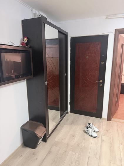 Apartament cu 3 camere decomandat în Nicolina