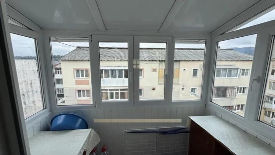 Apartament cu 2 camere semidecomandat, mobilat în Central