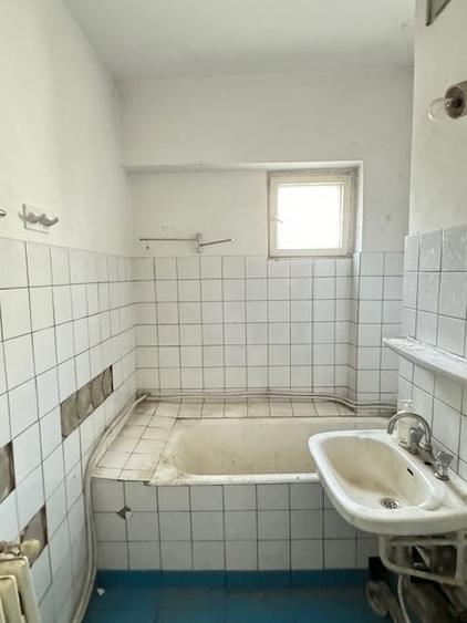 Apartament cu 2 camere semidecomandat, mobilat în Bârlad