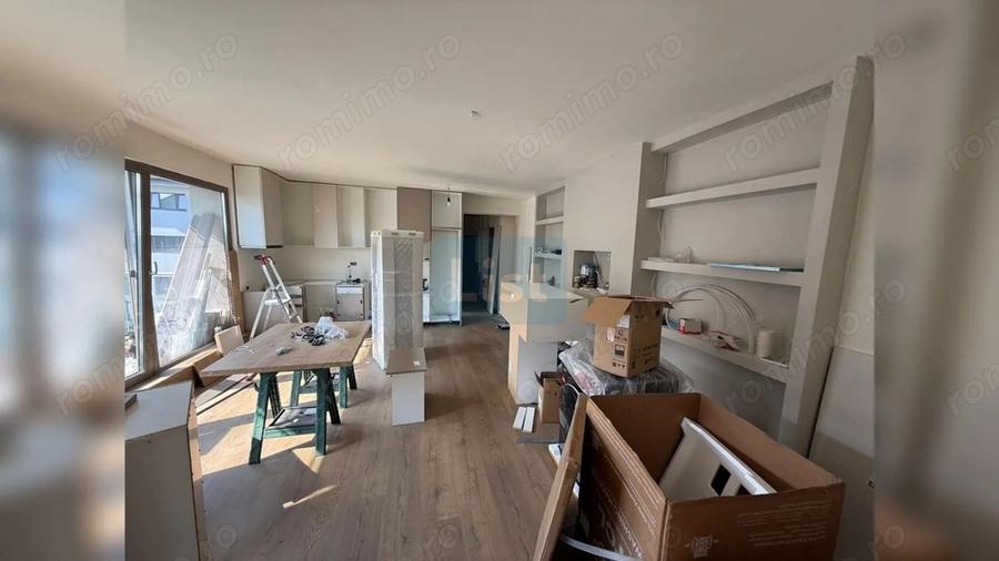 Apartament cu 3 camere semidecomandat în Borhanci