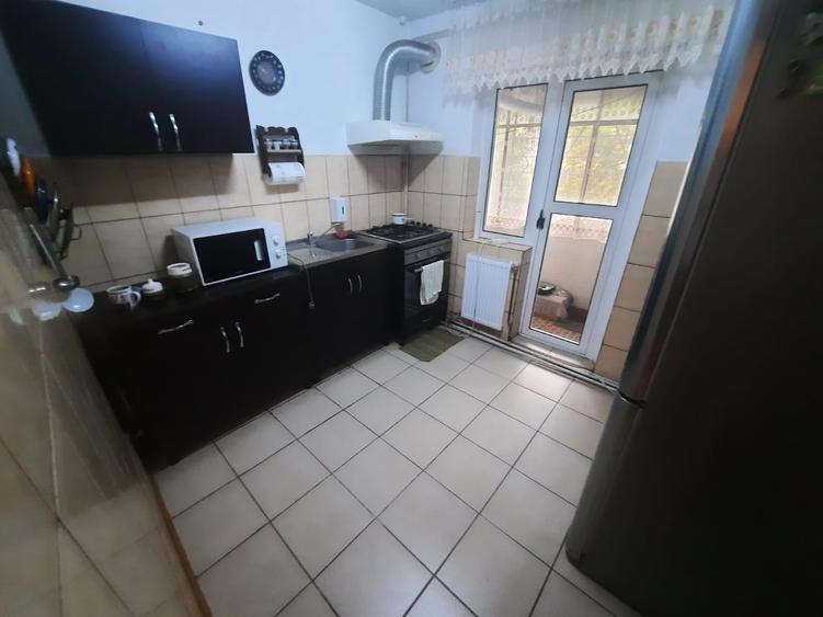 Apartament cu 3 camere decomandat în Oancea