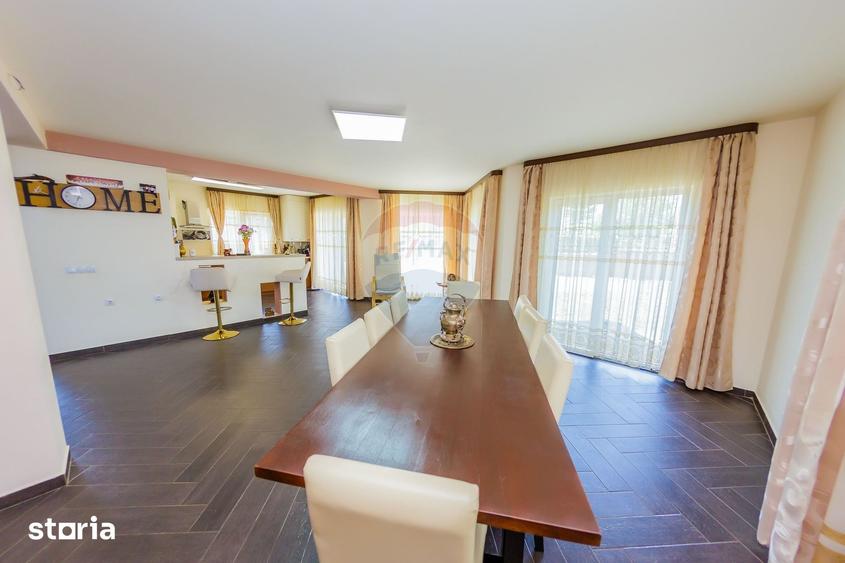 Casă cu 4 camere cu Teren 547 Mp în Central