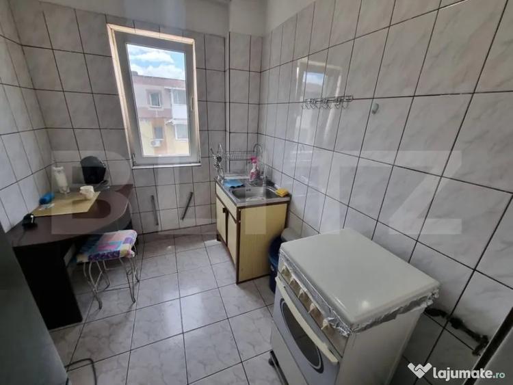 Apartament cu 2 camere semidecomandat în Craiovița Nouă