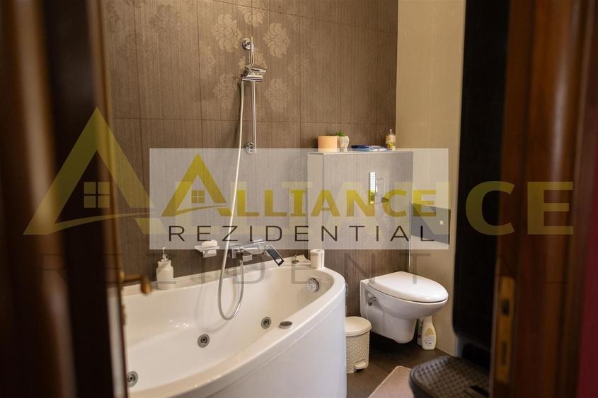 Casă individuală cu 7 camere decomandat cu Piscina în Central