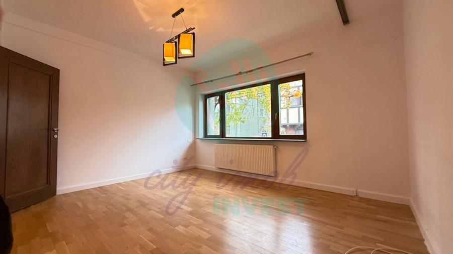 Apartament cu 3 camere decomandat în Primăverii