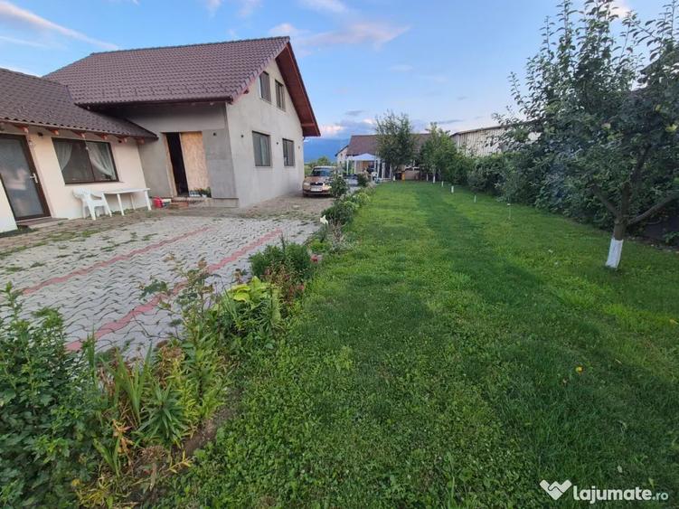 Casă cu 7 camere cu Teren 820 Mp în Vulcan